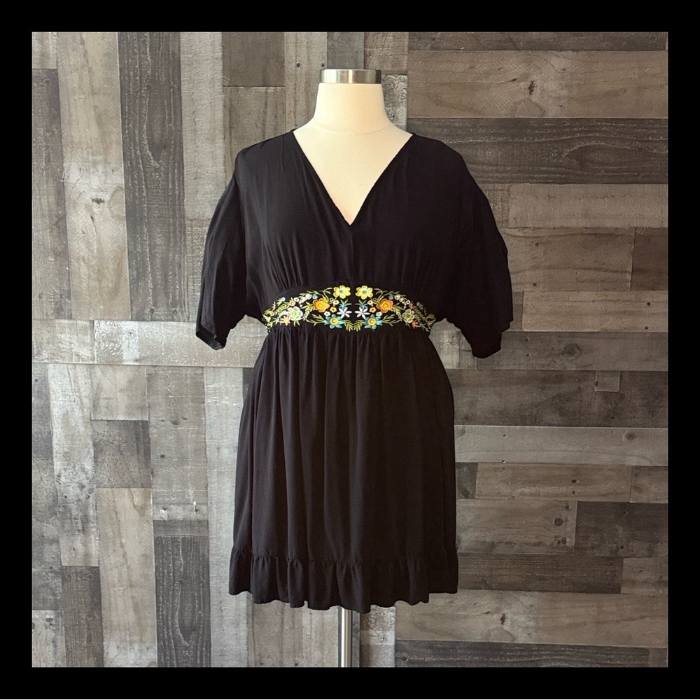 BloomChic black peasant dress size 22 festival boho floral embroidery western